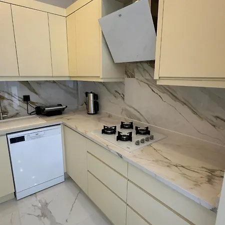 Lea - 4 Km To The Sea 9 Km To The Airport